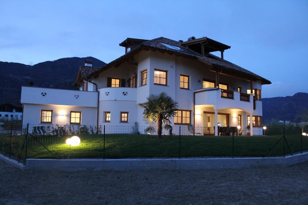 Apartments Klotz Больцано Экстерьер фото